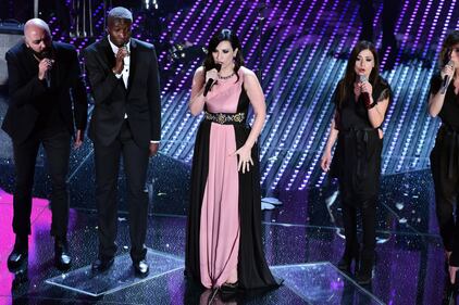 Sanremo 2016: gli abiti della prima serata 54
