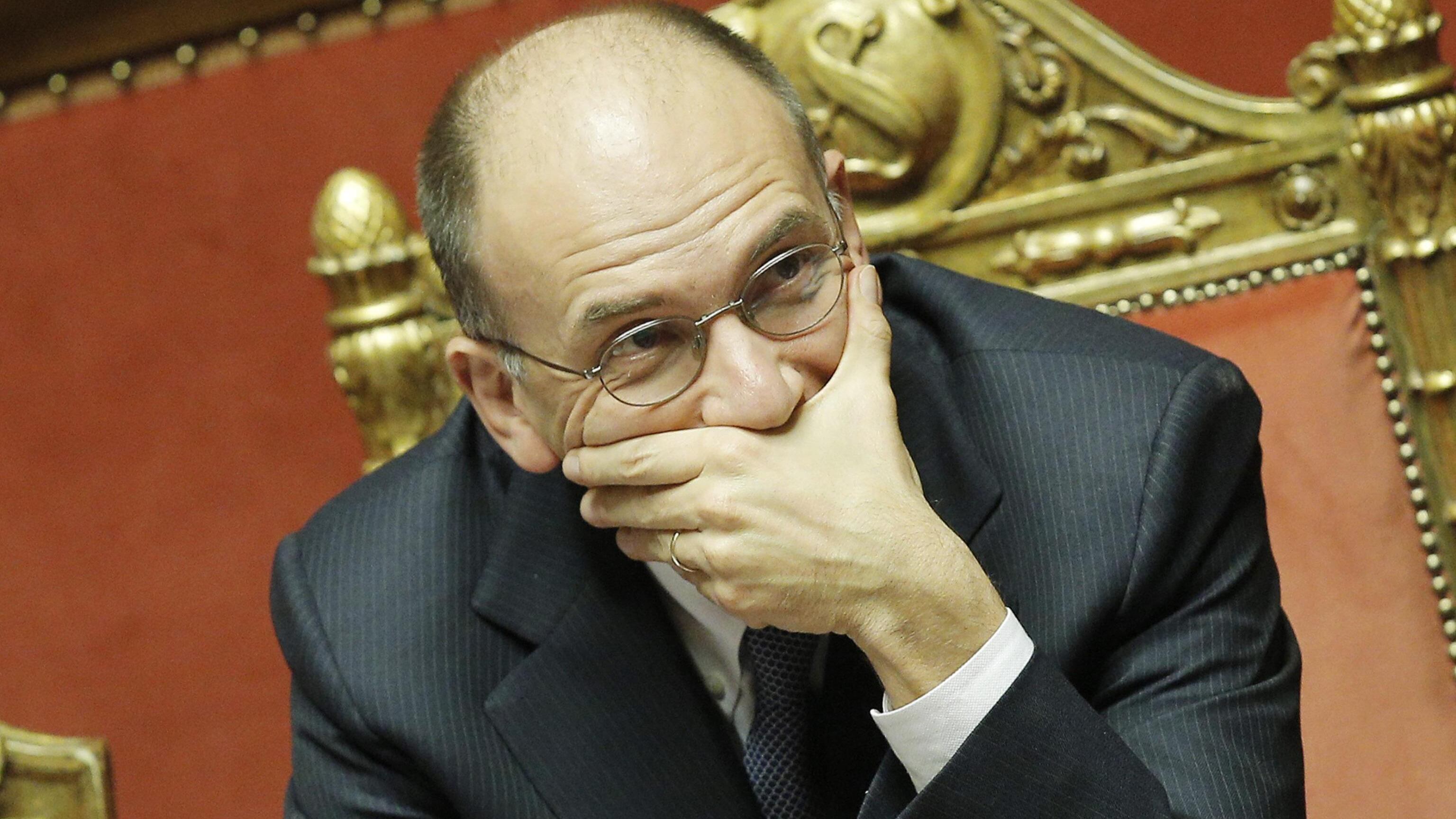 Letta allontana il rimpasto ma vuole la testa dei forzisti: "Mi aspetto le loro dimissioni"