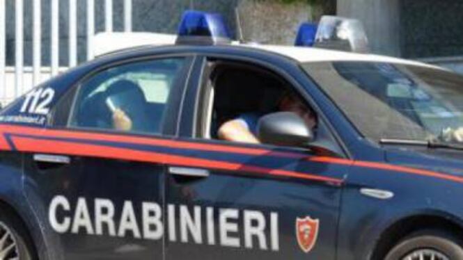"Paga o non rivedi più tua moglie", tre arrestati