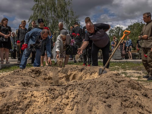 "Fu un missile dei filorussi ad abbattere il volo MH17". Ergastolo per i 3 condannati