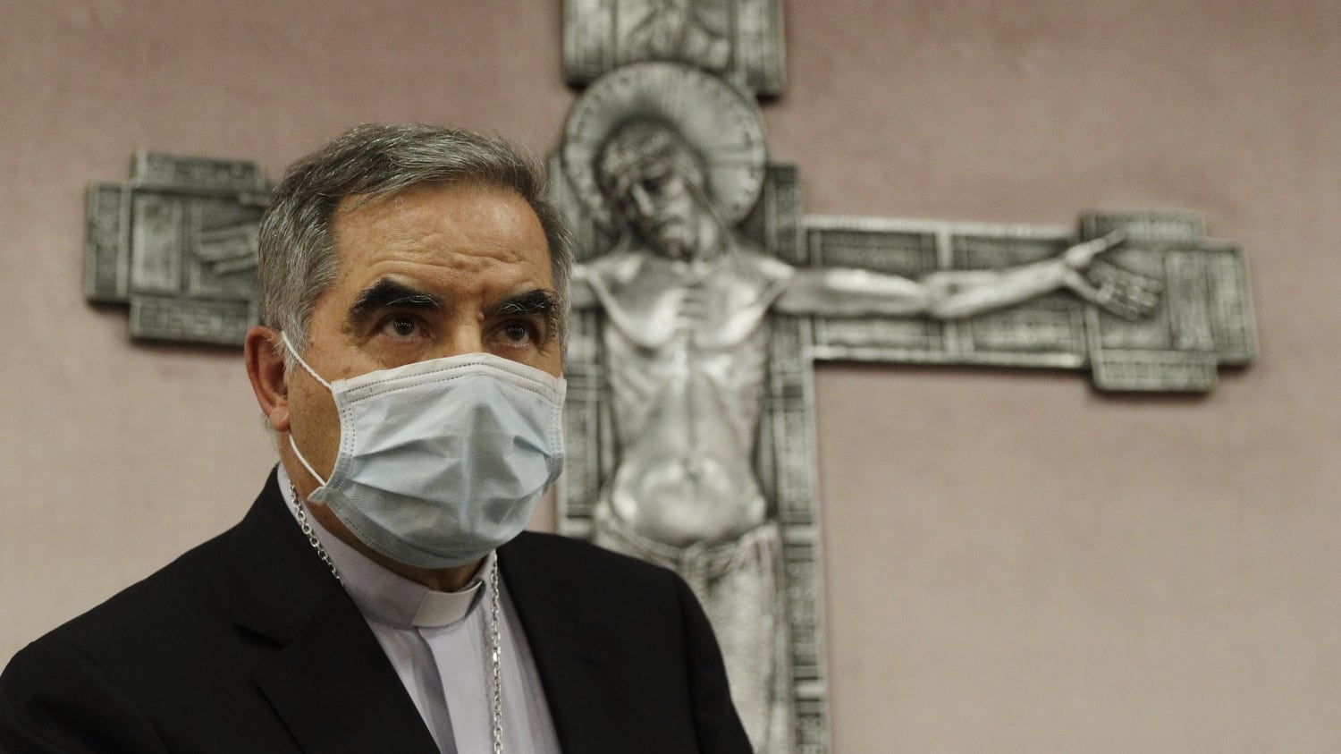 Vaticano, processo al via Becciu alla resa dei conti denuncia i suoi nemici