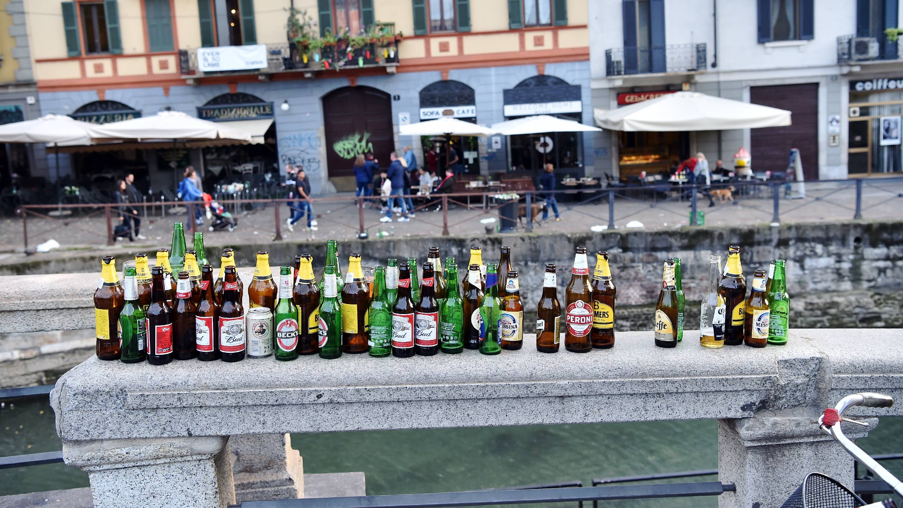 Da NoLo alla Darsena vietato l'asporto di vetro e lattine in 8 zone di movida