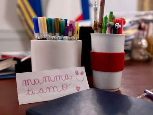 Se per gli odiatori diventa divisivo pure il bigliettino a mamma Giorgia