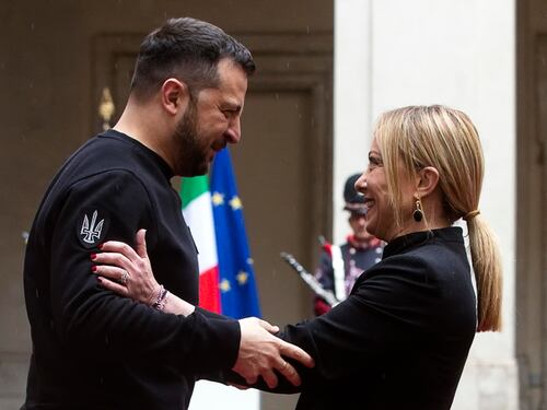 L'abbraccio con Zelensky non scioglie il nodo Nato