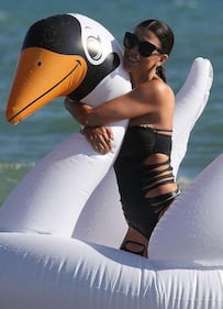 Claudia Galanti, lato b in vacanza 10