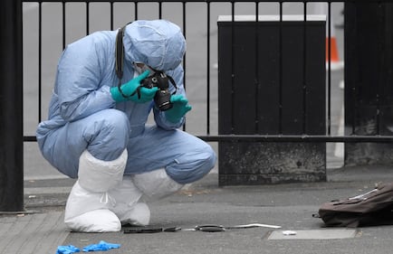 Arrestato uomo armato di coltelli vicino a Westminster 10