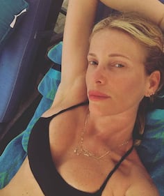 Alessia Marcuzzi, sexy in look anni '80 3