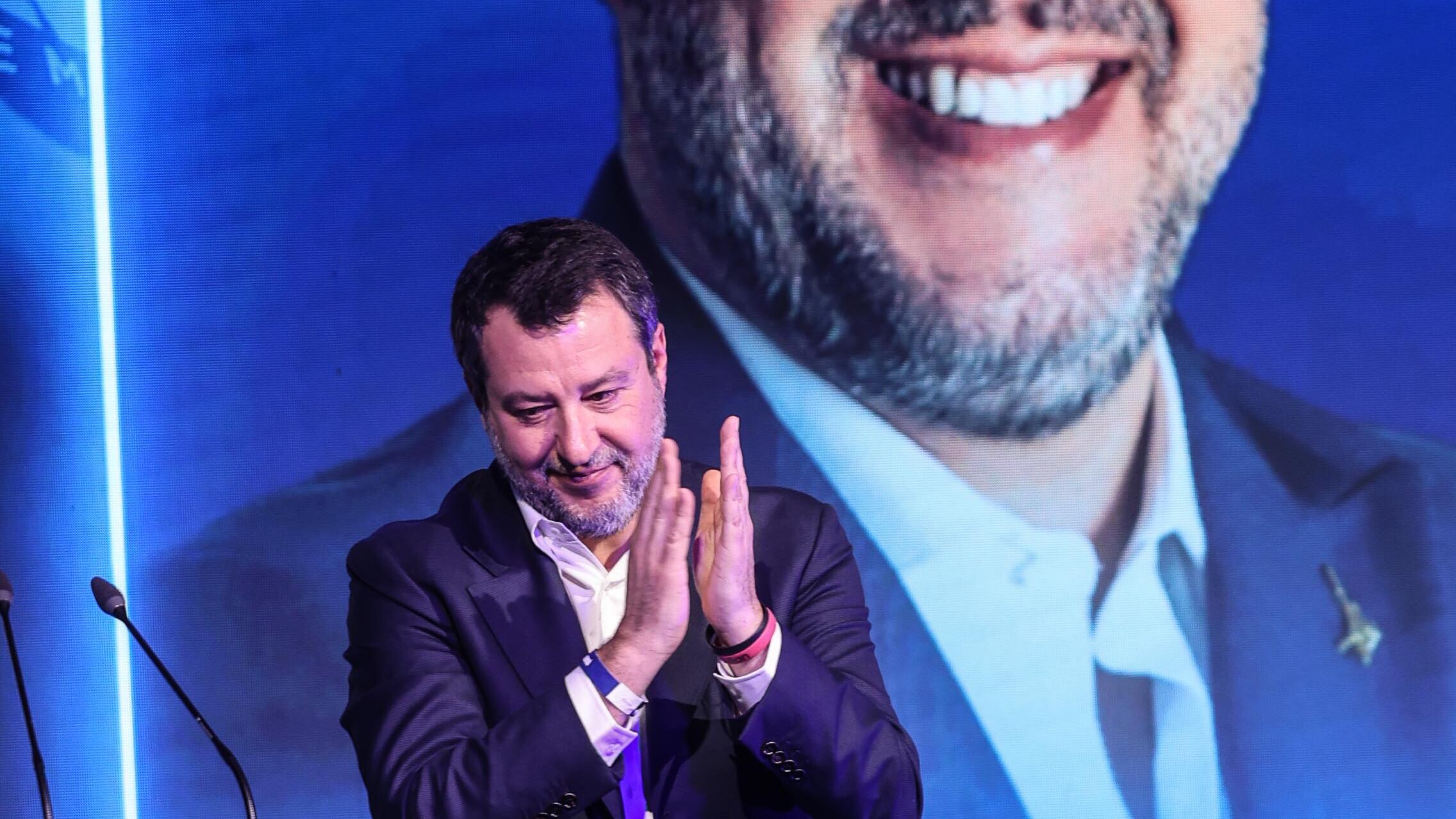 Salvini acclamato leader. "Io pronto per il Viminale"