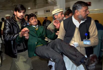 Strage dei talebani in Pakistan: oltre 100 bambini uccisi 4