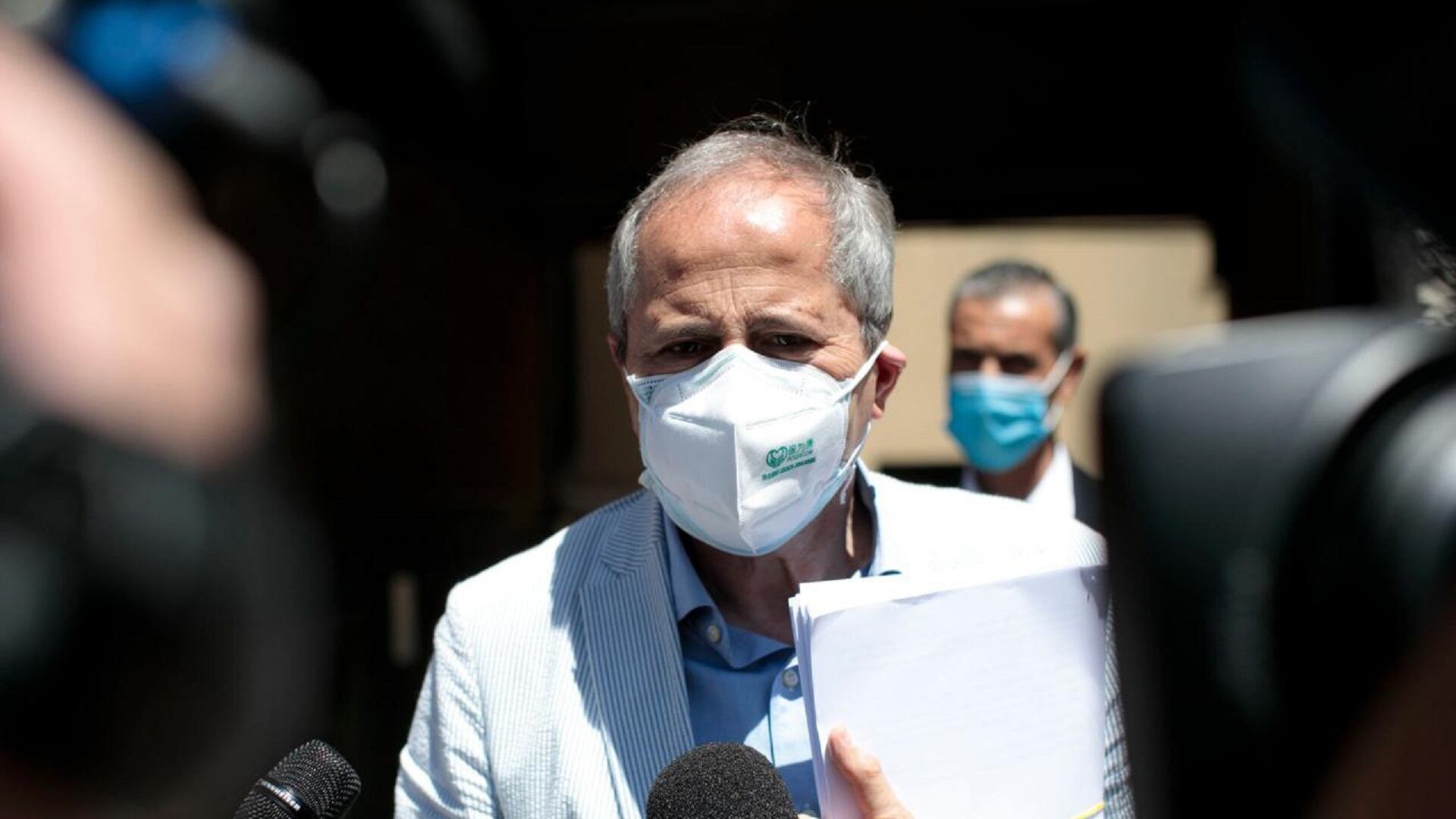 Crisanti choc: "Niente scudo ai vaccinatori"