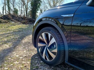 Volkswagen ID.5, guarda le foto del crossover coupè elettrico  8