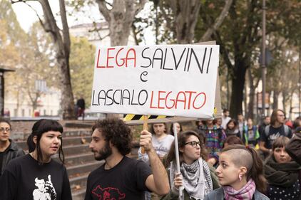 Manifestazione contro il governo: slogan e striscioni degli studenti di Torino 12