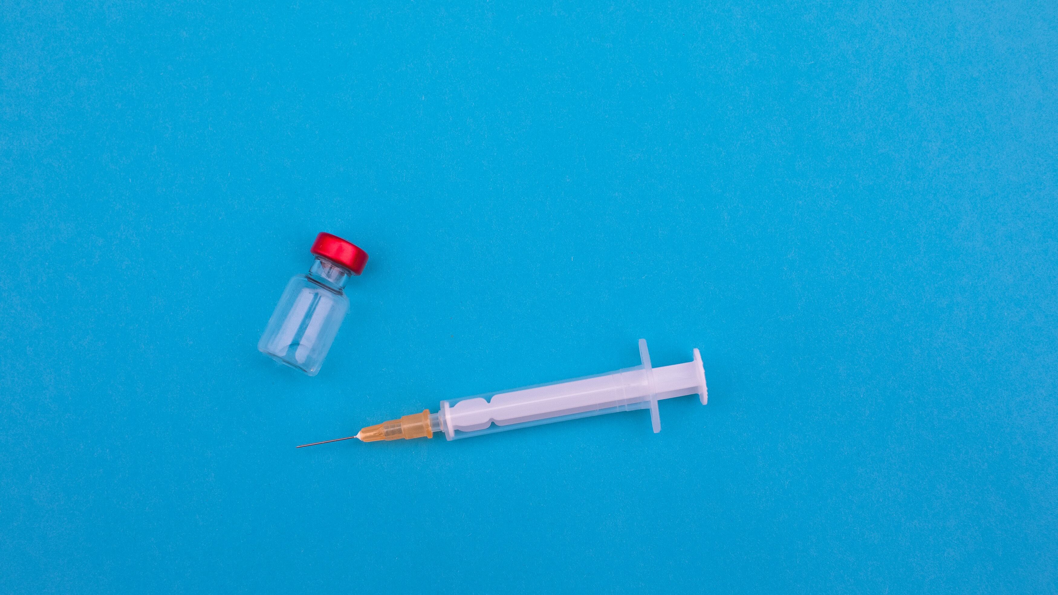 Due iniezioni all'anno per dimezzare il colesterolo: come funziona il farmaco