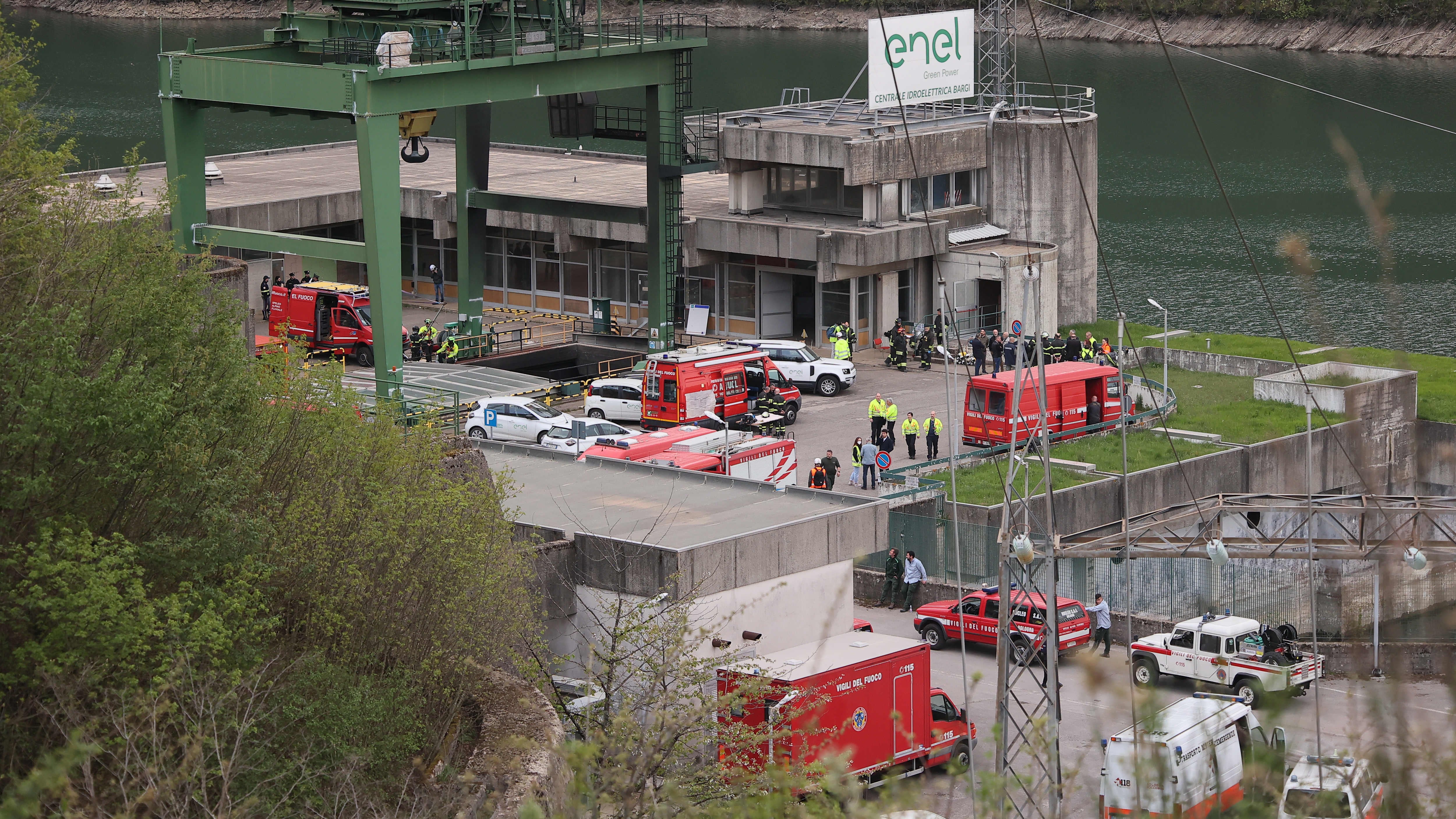 Il boato, il buio, poi l'aria irrespirabile: così è iniziato il dramma nella centrale di Suviana