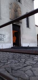 Rovereto, incendiato il portone della chiesa che ospitò il presepe anti-abortista 4