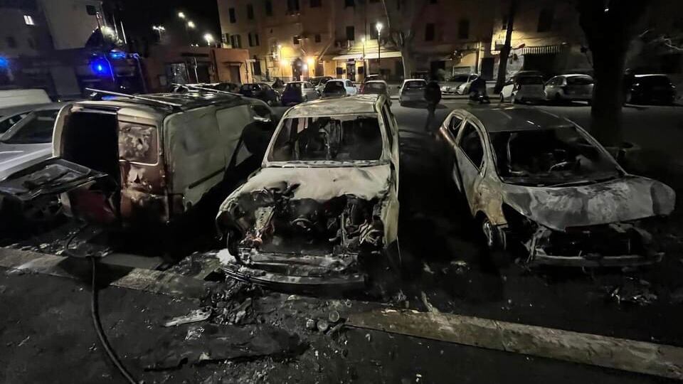 "Presenteremo interrogazione". Sviluppi sull'auto bruciata alla giornalista Rai
