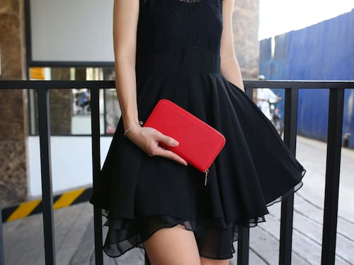 Moda, indossare con stile il nero d'estate: 4 outfit perfetti