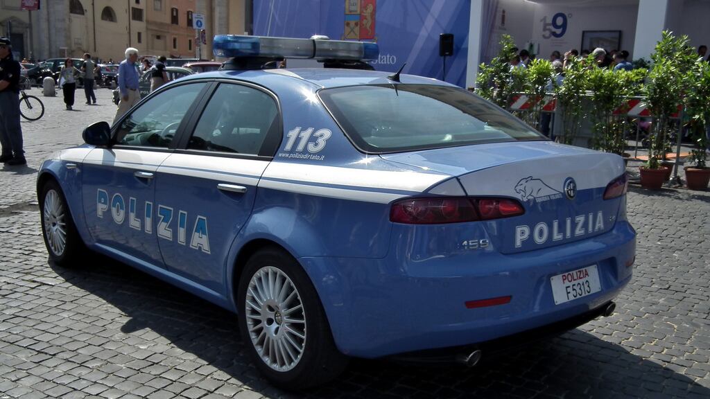 Causa un incidente e se ne va: il pirata è vicequestore di polizia