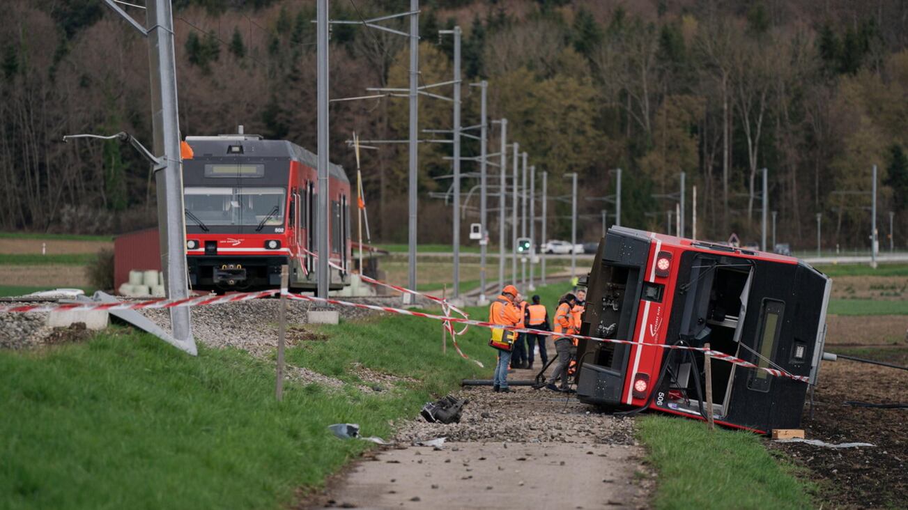 Due treni deragliano in venti minuti in Svizzera: diversi feriti, anche bambini