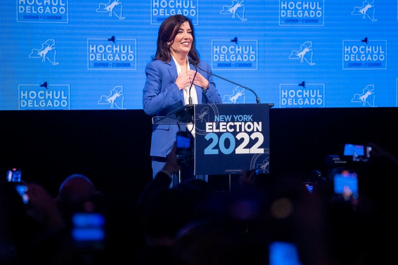 Kathy Hochul, Governatrice di New York, prima donna a vincere un'elezione nella Grande Mela