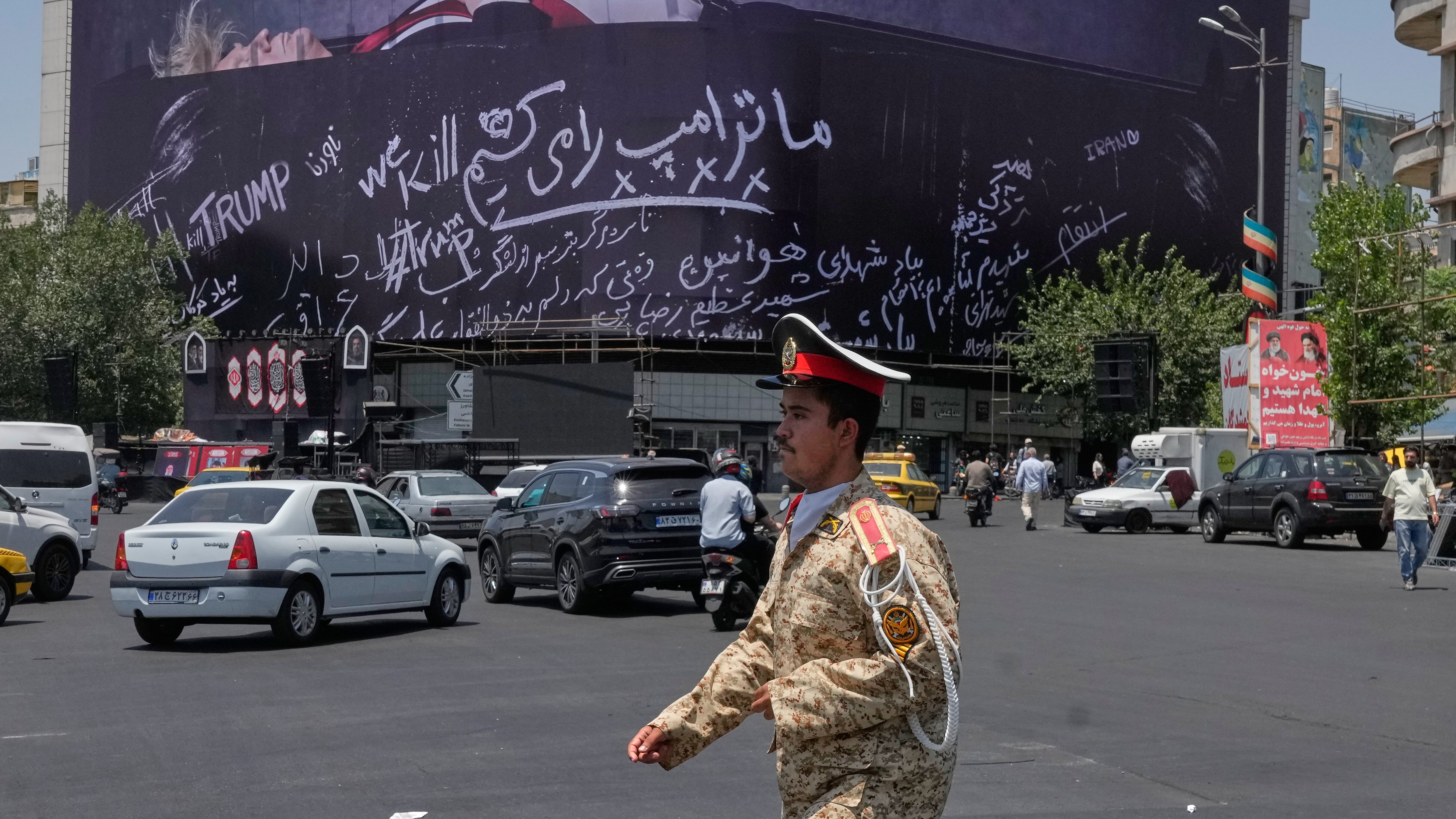 Raid e missili, morti due soldati Usa in Giordania. Khamenei: "La firma di Trump sul memorandum è priva di valore"