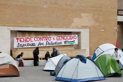 Tende anti-Israele alla Sapienza: il campeggio dei collettivi rossi 5