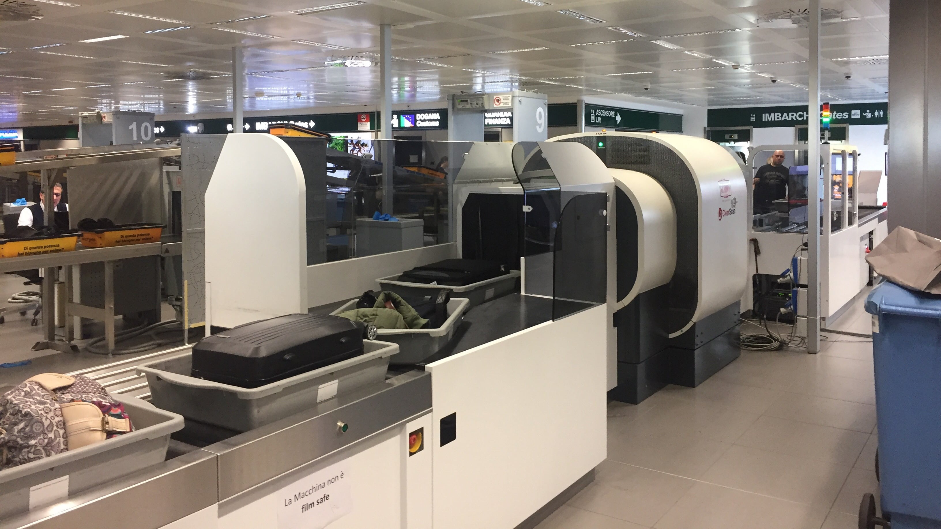 Rivoluzione in aeroporto: sì ai liquidi nei trolley. E pure portatili e tablet