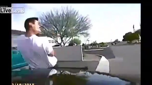 Usa, altro video choc: pregiudicato travolta dall'auto della polizia