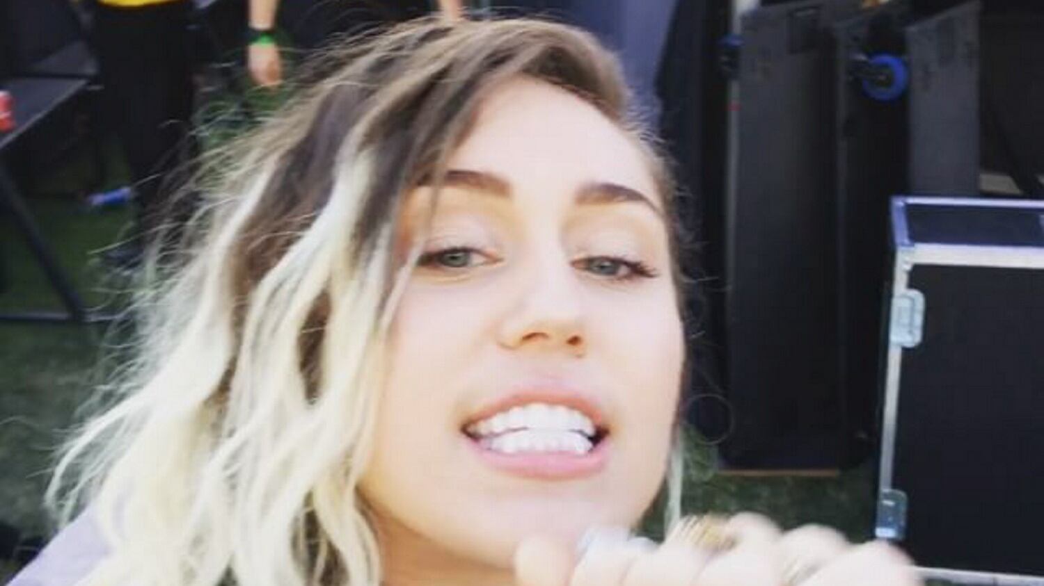 Miley Cyrus contro D&G e Gabbana risponde: "Sei un'ignorante"