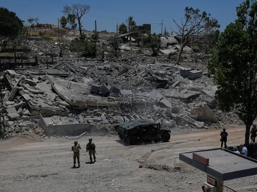 Bombe israeliane nel Sud. Ucciso un generale libanese
