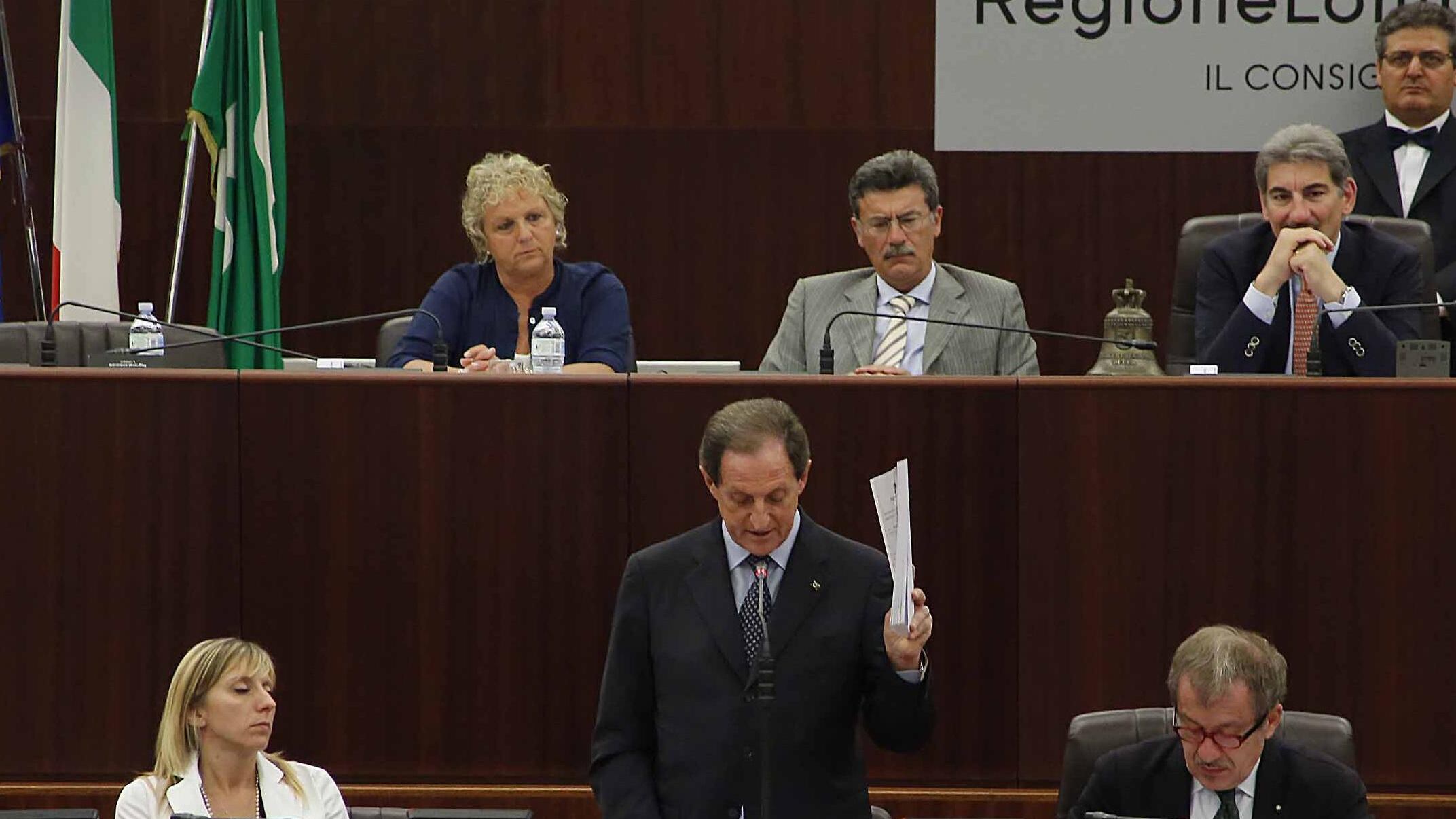 Sanità, con le nuove regole Maroni taglia un assessore