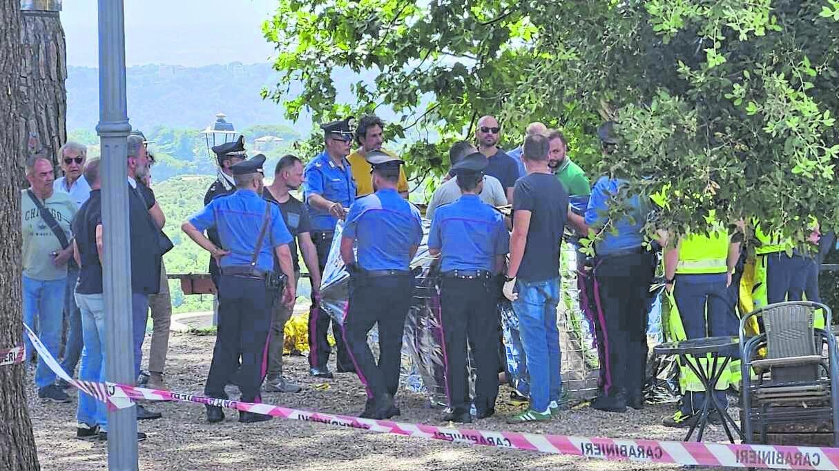 Spara e uccide il killer del figlio. La vendetta alla fermata del bus