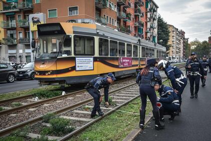 Tragedia a Milano, 14enne travolto e ucciso dal tram 5