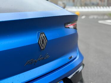 Renault Rafale plug-in: guarda la gallery del suv da 300 CV 8