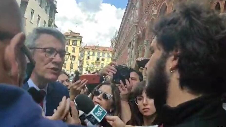 "Ci avete traditi". Landini contestato dagli studenti della tendopoli