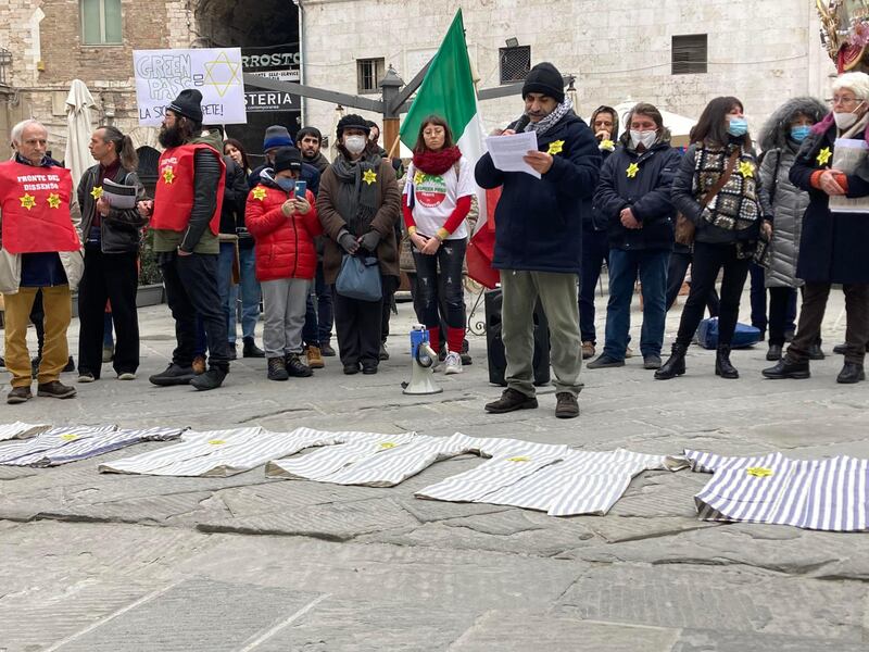 Manifestazioni no vax nel Giorno della memoria 6