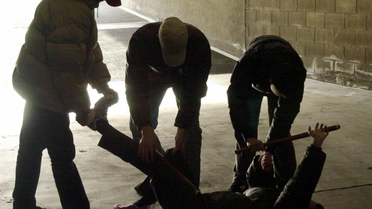 Aggrediti e derubati durante lo scambio: i pusher denunciano i clienti