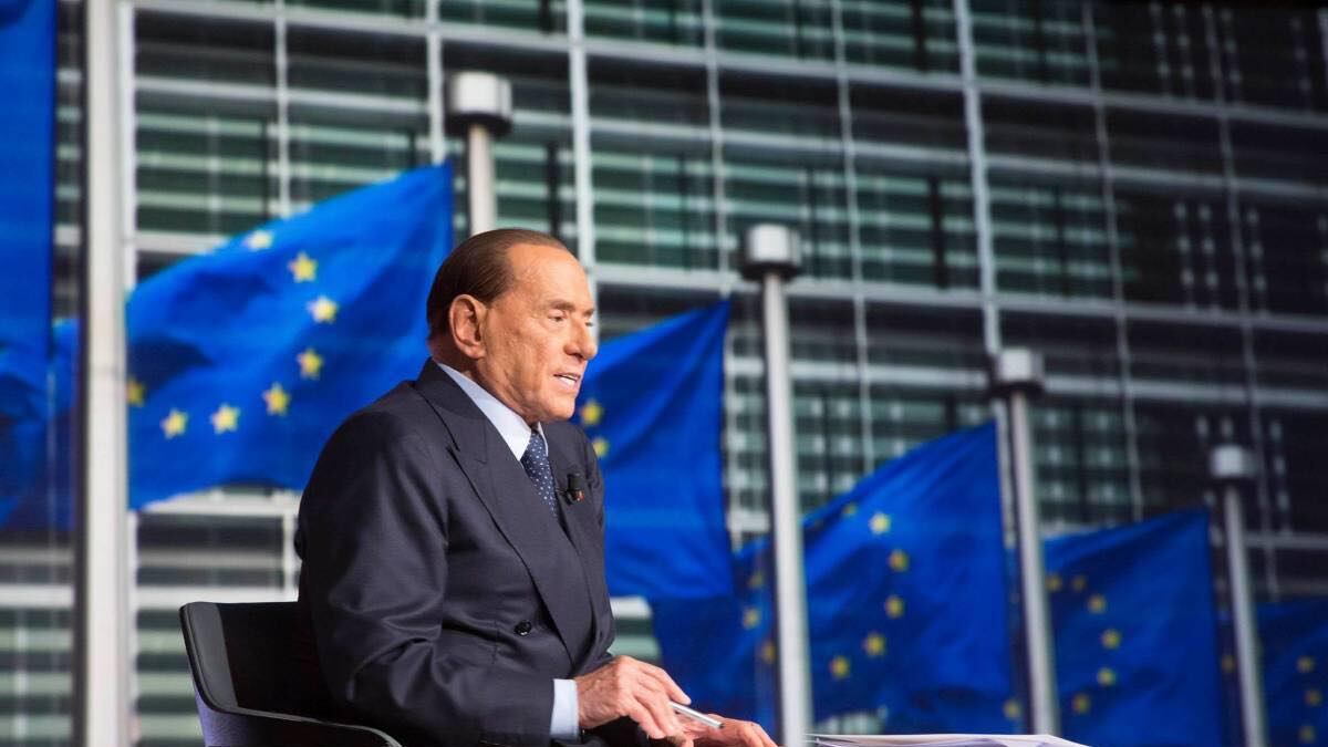 "Umanità e fermezza". Berlusconi traccia la via per contrastare le immigrazioni illegali