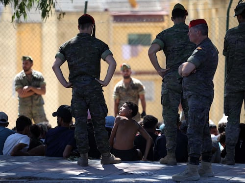 “Vogliamo l’Italia o la Francia”. Tra i migranti dirottati quaggiù