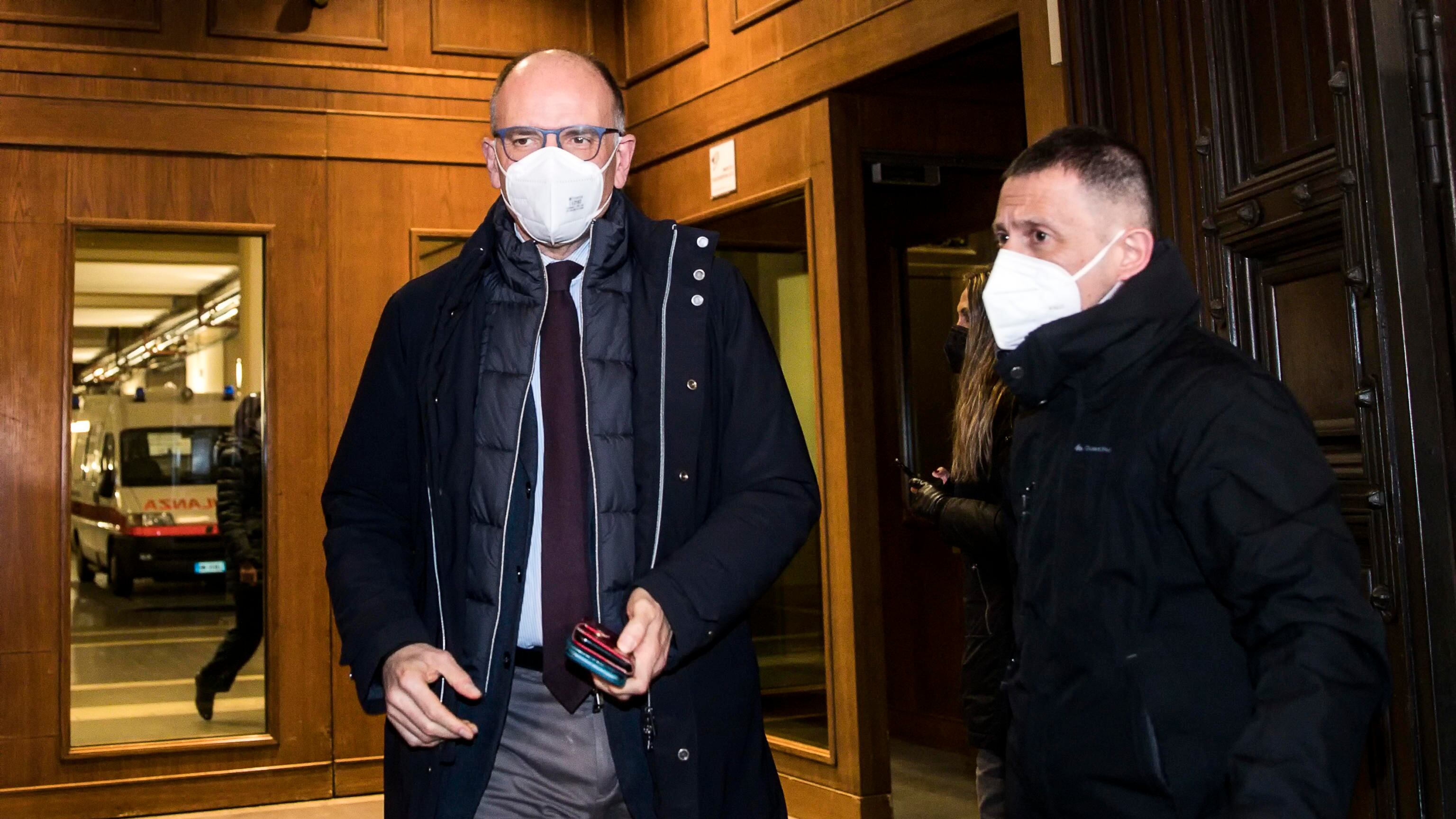 "No a nomi dal centrodestra". Poi Letta fa un passo indietro