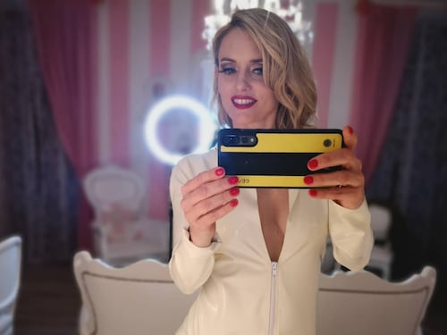 Slip e reggiseno trasparenti: la foto di Justin Mattera fa impazzire i fan