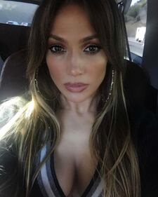 Jennifer Lopez super-sexy in costume 4