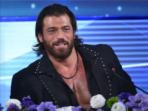 Can Yaman imbranato e tanti show "scorretti"