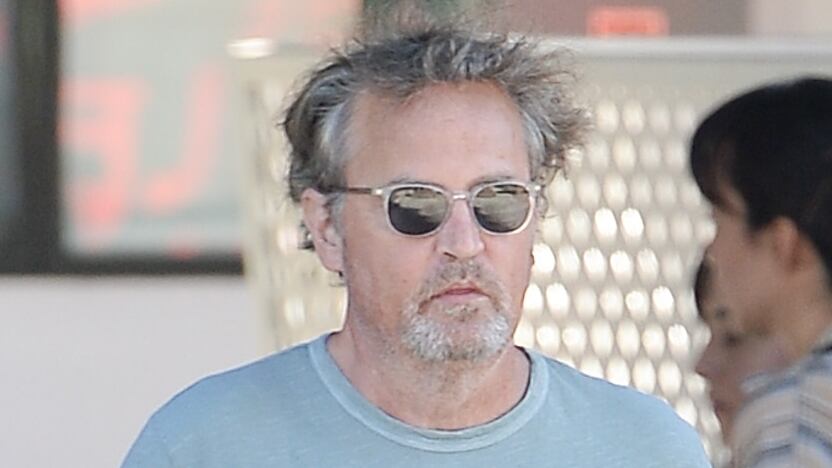 Morte di Matthew Perry, il medico confessa: "Gli ho dato io la ketamina". Rischia 40 anni