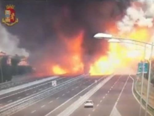 Bologna, parla il camionista tamponato dall'autocisterna: "Arrivato a velocità sostenuta"
