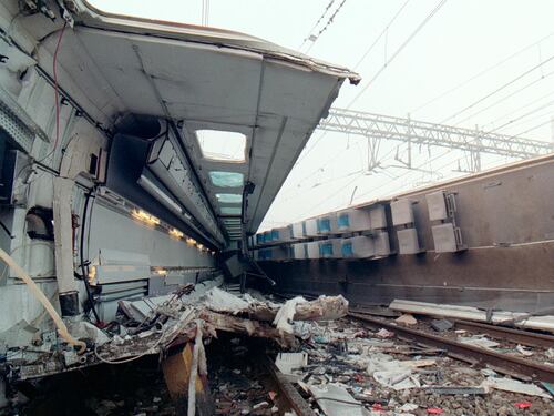 La curva a tutta velocità, poi la strage: quei morti sul "Pendolino"