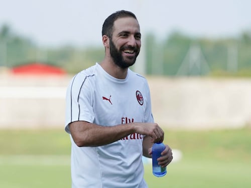 Milan, Higuain si presenta: "Voglio riportare in alto questo club"