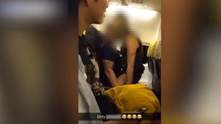 Sesso sul volo Ryanair. E il video finisce in rete