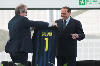 Berlusconi e Moratti premiati da Maroni 5