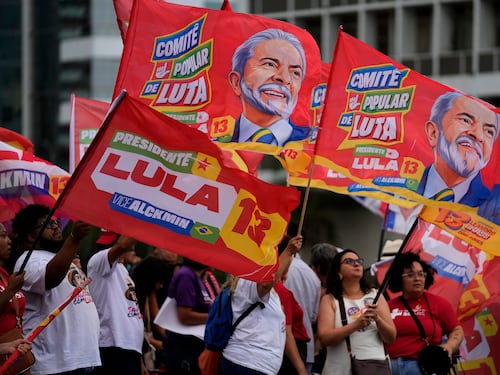 Oggi il Brasile sceglie il suo futuro: Lula-Bolsonaro jr, sfida tra i veleni